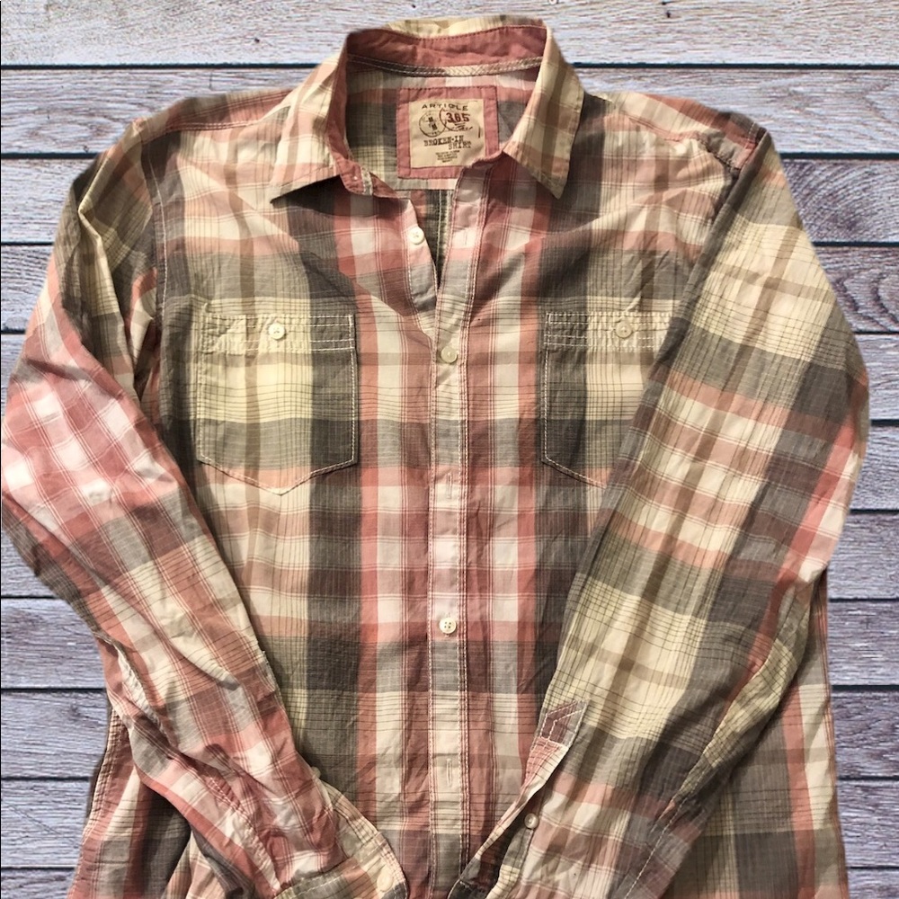 ARTICLE 365 Pink & gray plaid button down shirt. M